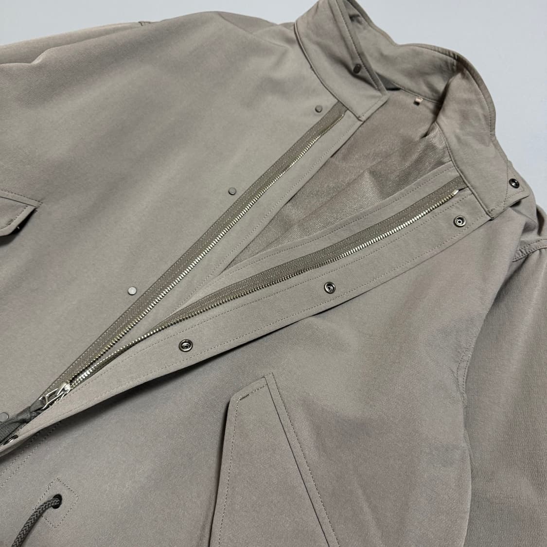 BEAUTY&YOUTH 23ss 베이지컬러 나일론 혼방 필드 자켓 상품이미지4