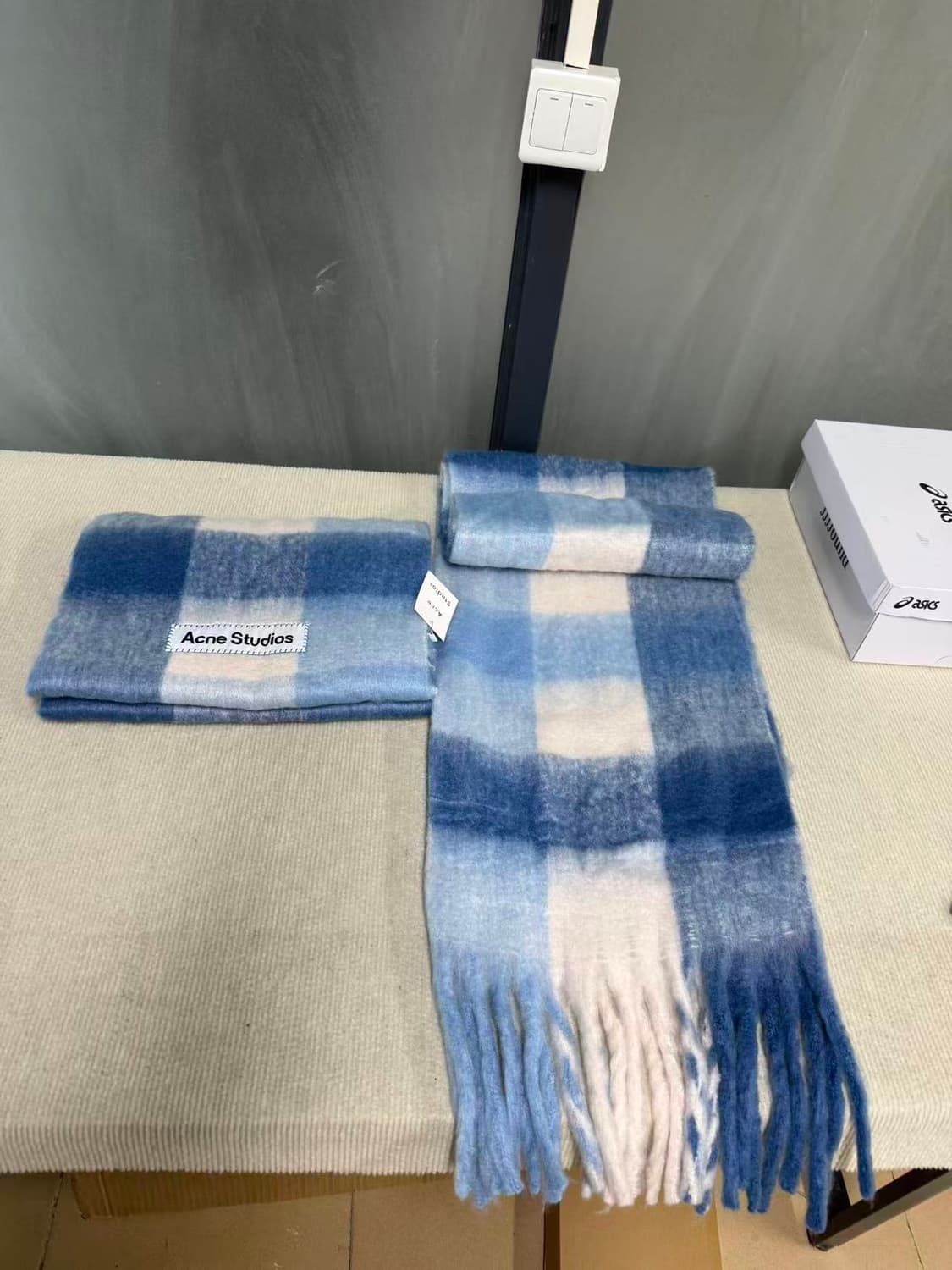 아크네 모헤어 체크 머플러 상품이미지1