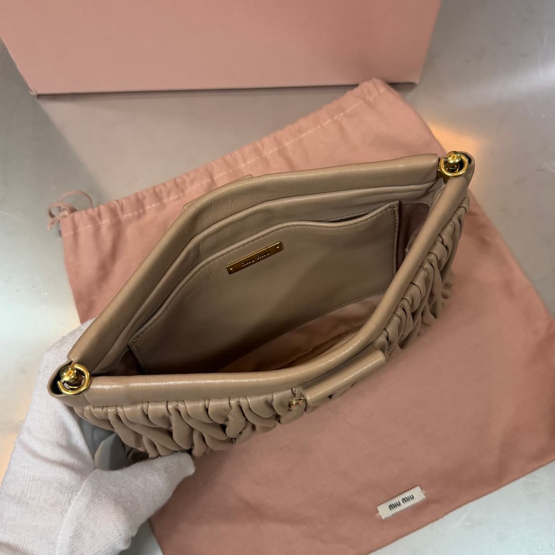 [리오브] 미우미우 마테라쎄 금장 나파 클러치 크로스백 상품이미지4