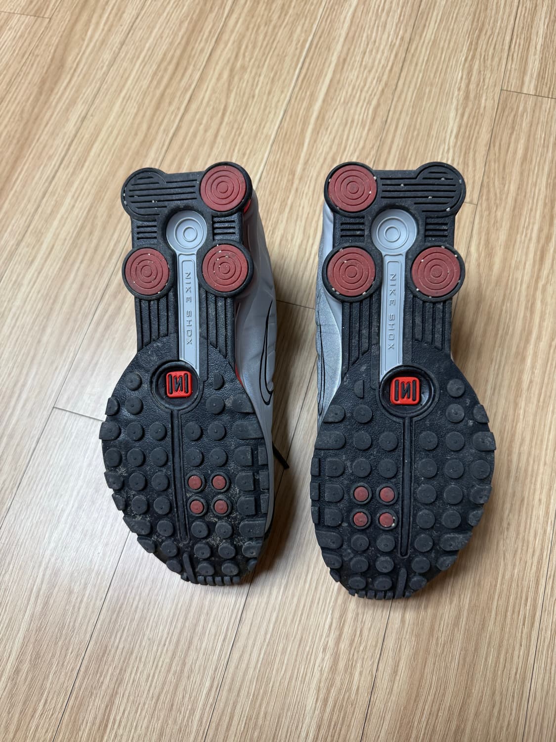 나이키 샥스 r4 메탈릭 실버 레드 245 상품이미지3