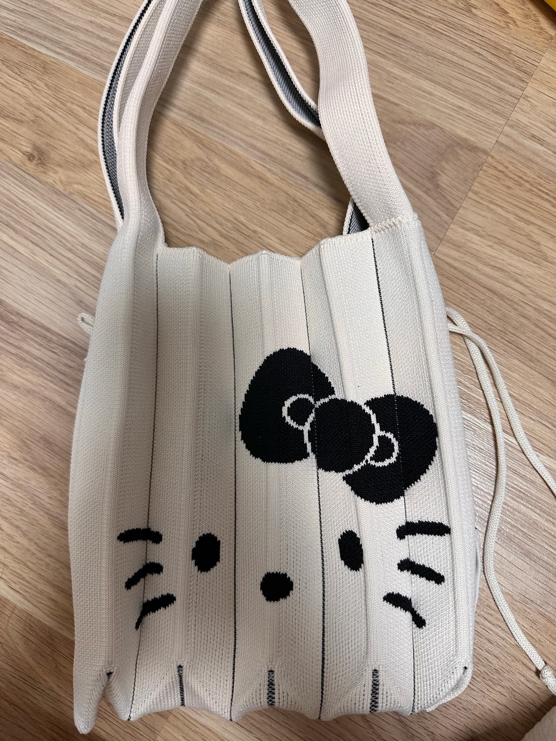 조셉엔스테이씨 헬로키티 스몰사이즈 상품이미지2