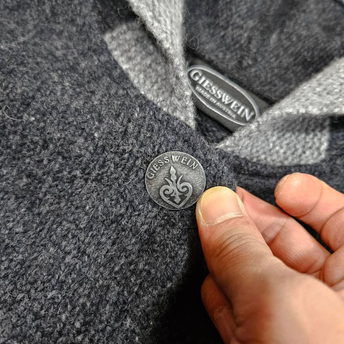 기스바인(Giesswein) 버진울100% 후드 니트 자켓
 상품이미지5