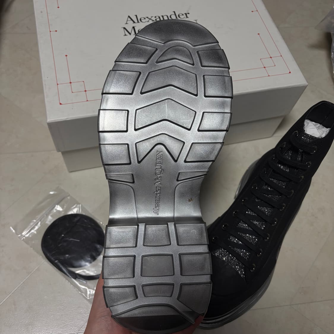 [새상품]알렉산더맥퀸 트레드 슬릭 부츠 실버블랙 상품이미지6