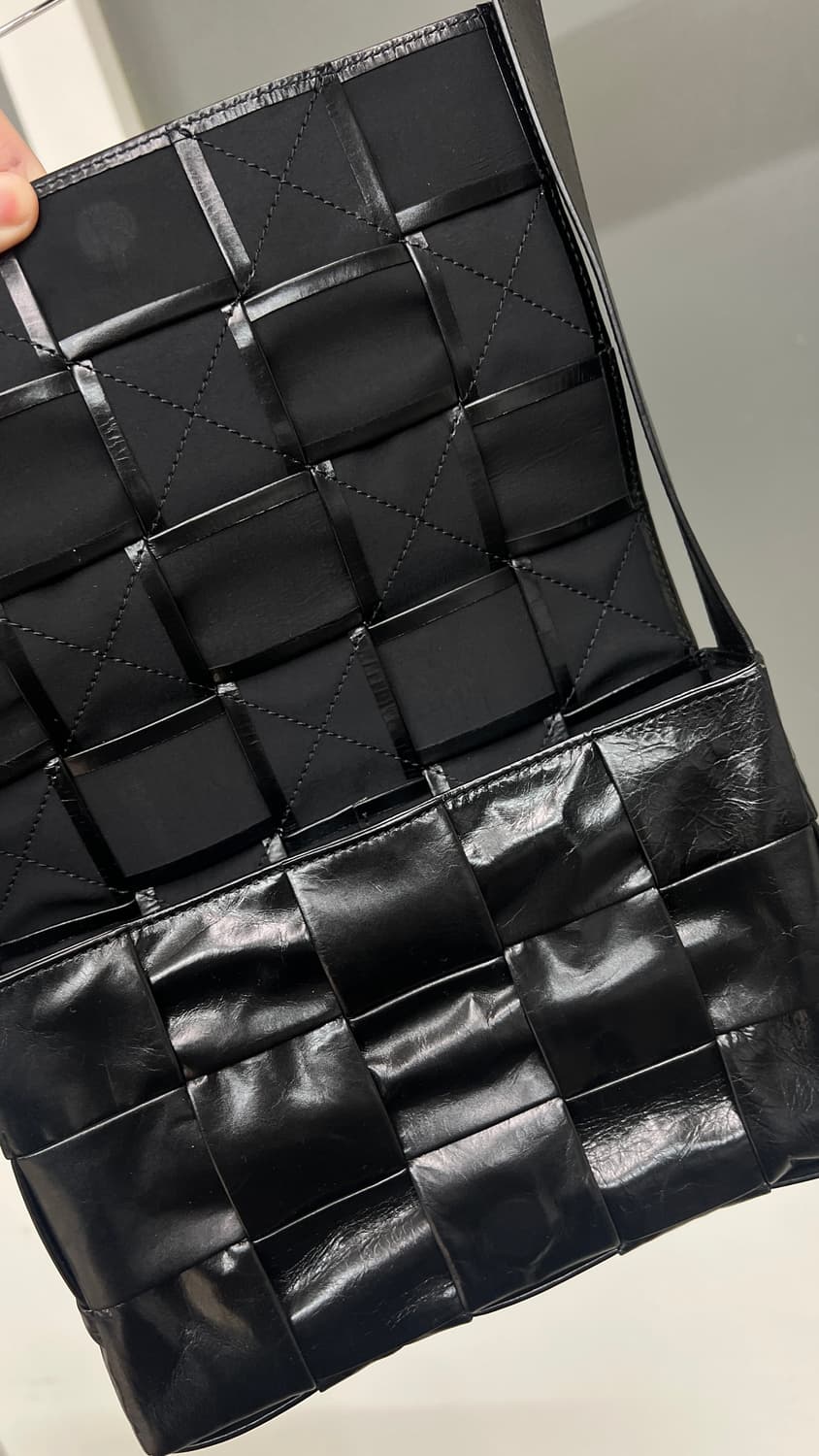 보테가 다니엘) 인트레치아토 블랙 크로스 백 상품이미지1