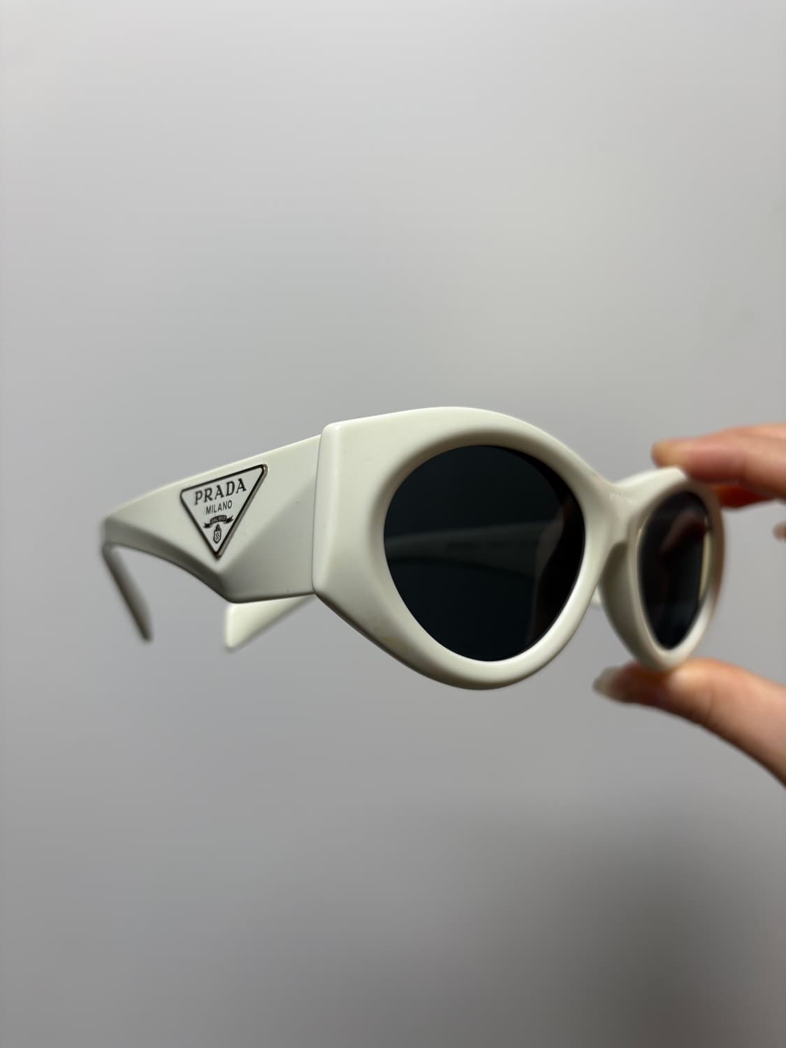 Prada Bold oval sunglasses  상품이미지1