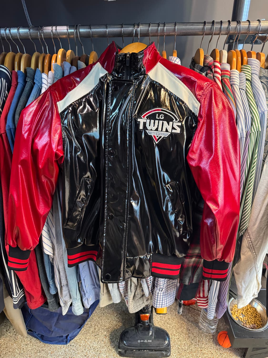 LG 트윈스 야구 점퍼 광택 블랙/레드 상품이미지1