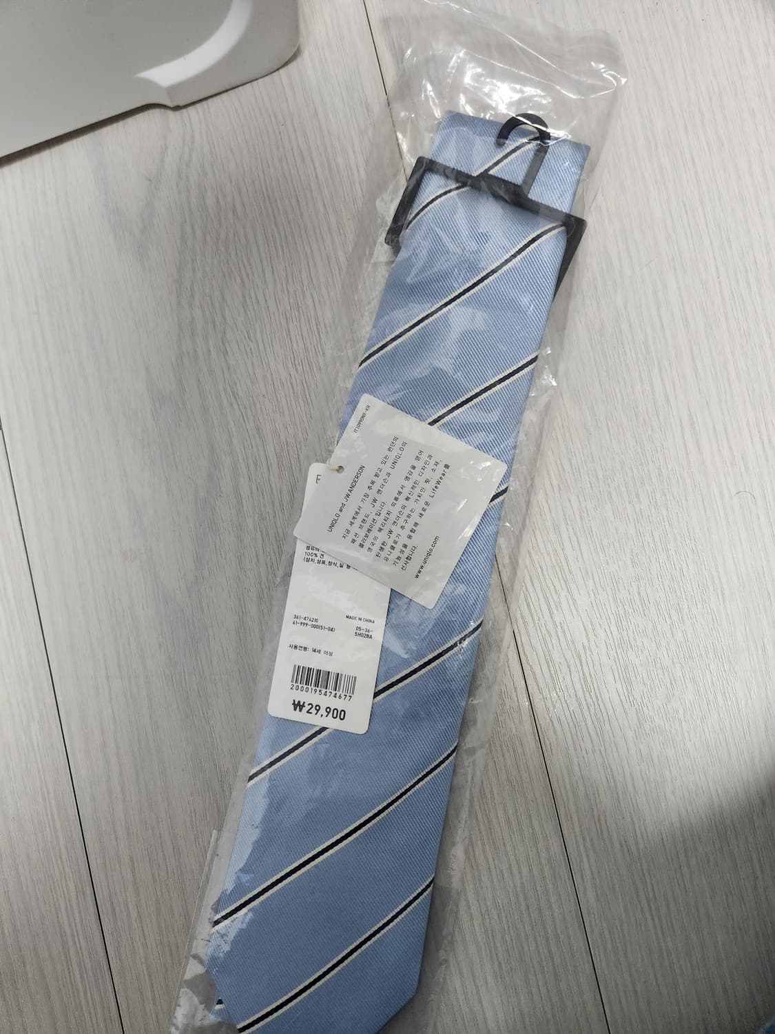 유니클로 jw앤더슨 넥타이 미개봉 새상품 판매합니다 :) 상품이미지4