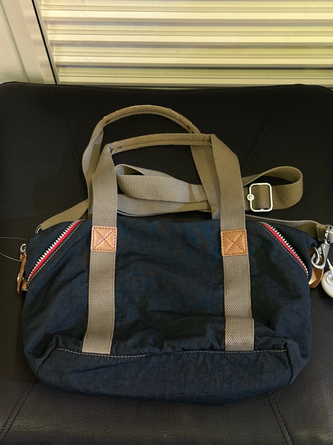 KIPLING 키플링 네이비베이지 크로스백 상품이미지6