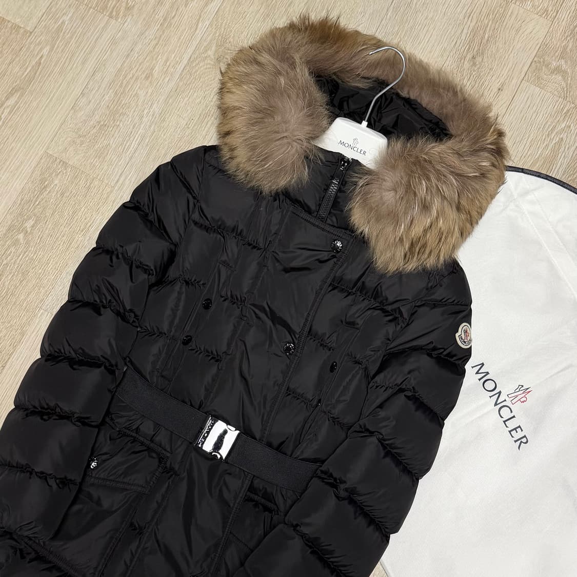 블랙 0/새상품급]몽클레어 클로에 여성패딩 블랙 라쿤퍼 0사이즈 풀구성 상품이미지2