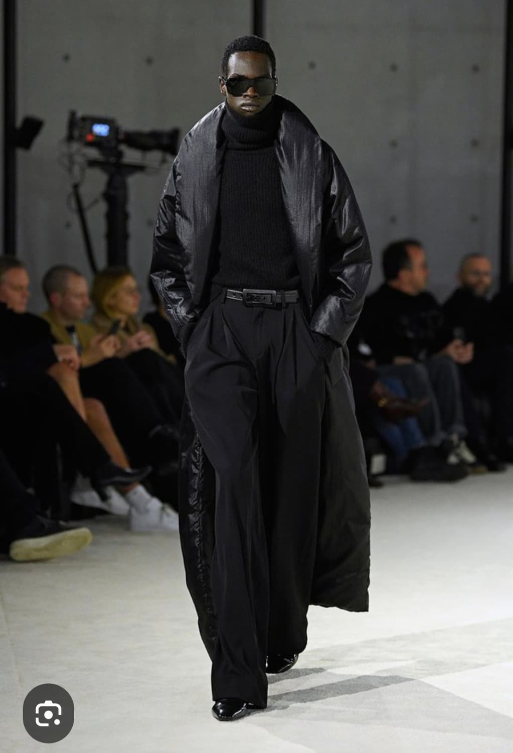 생로랑 23fw 런웨이 롱 패딩 맥시 코트 팝니다 프라다 루이비통 구찌  상품이미지1