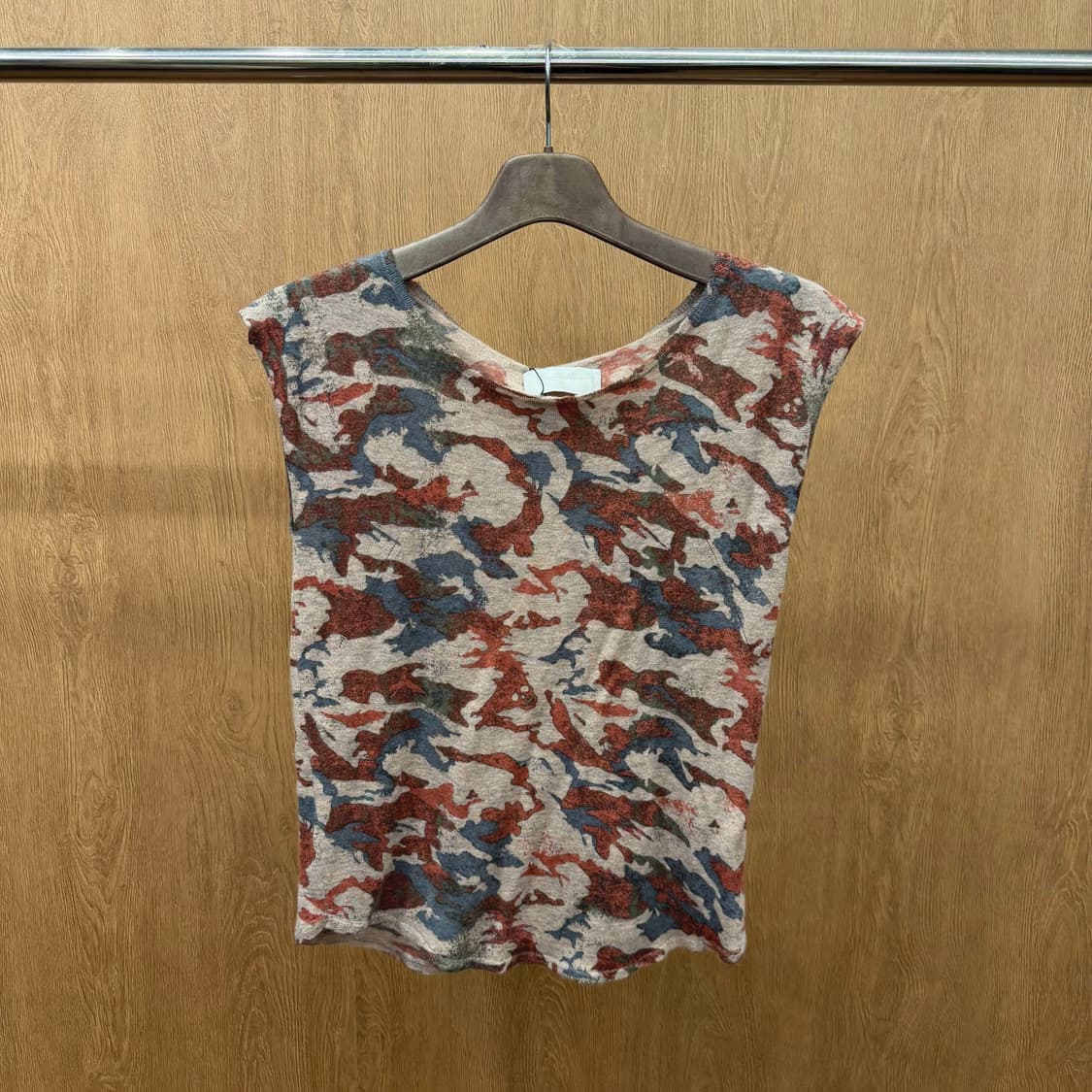 쟈딕 앤 볼테르 캐시미어 슬리브리스 니트 카모플라쥬 프린팅 디테일 베이지 상품이미지2