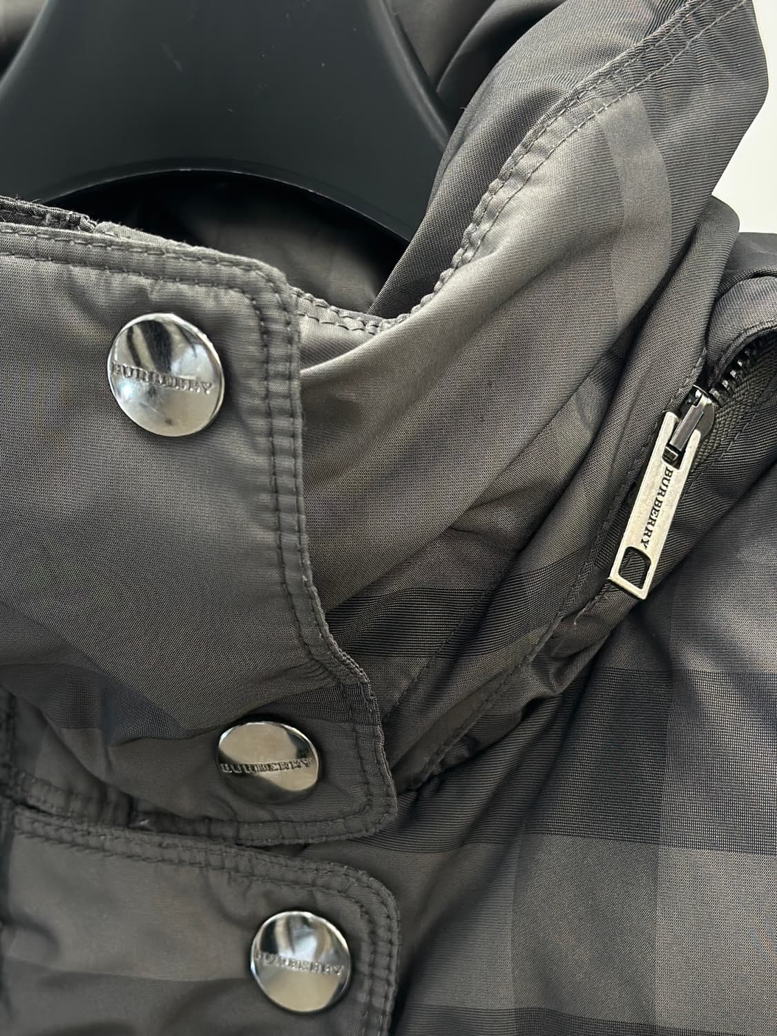 버버리 그레이 체크 롱 패딩  상품이미지4