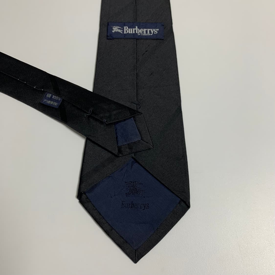버버리(BURBERRY) 블랙컬러 스트라이프 명품넥타이 심플로고 A+ 상품이미지6