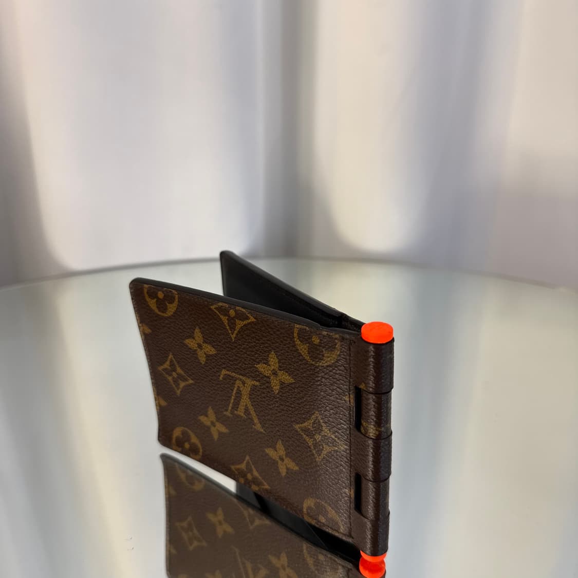 루이비통 버질아블로 모노그램 힌지 반지갑 상품이미지5