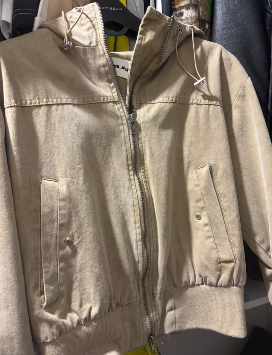 블랙업 후드 크롭 자켓 상품이미지1