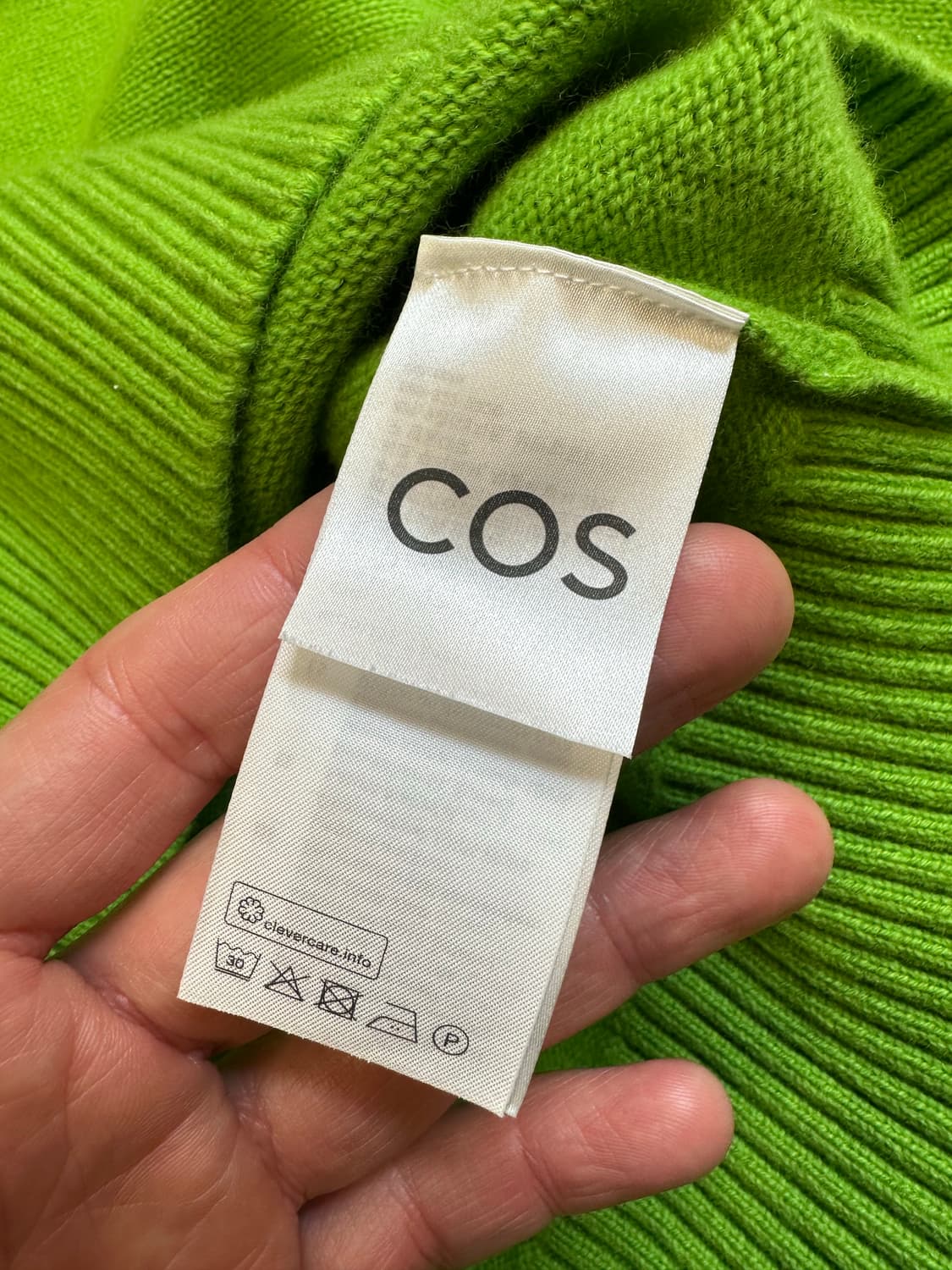 COS 브이넥 크롭 니트 M 상품이미지3