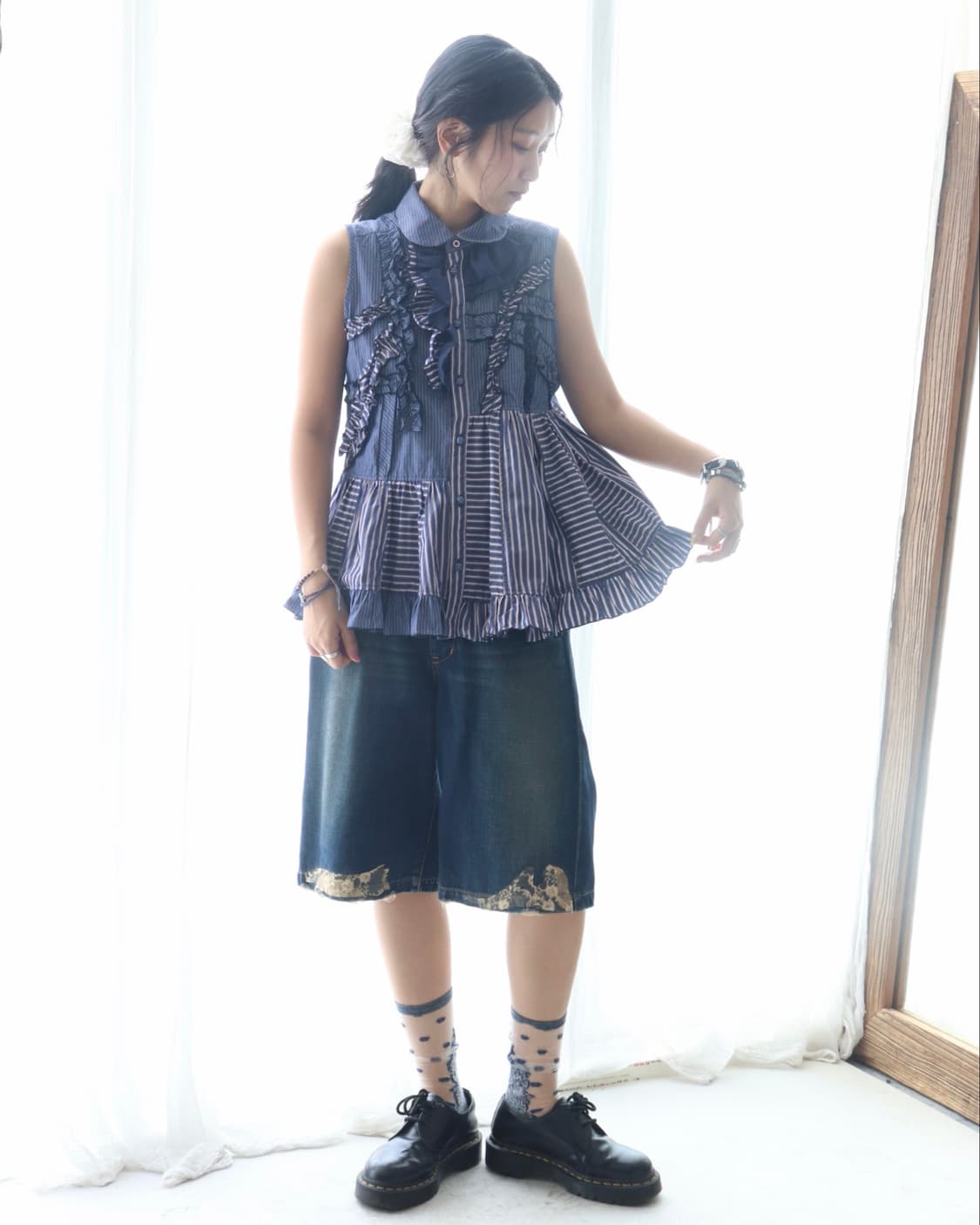 [Beams Boy] Tori-To Navy Ruffle Blouse 상품이미지3