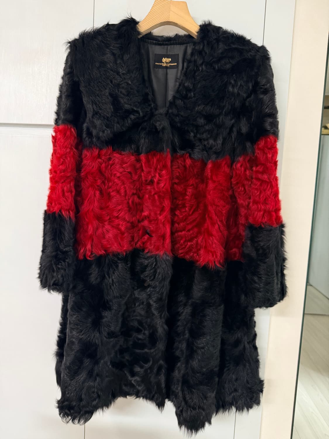 블랙&레드 리얼 양퍼 코트 상품이미지1