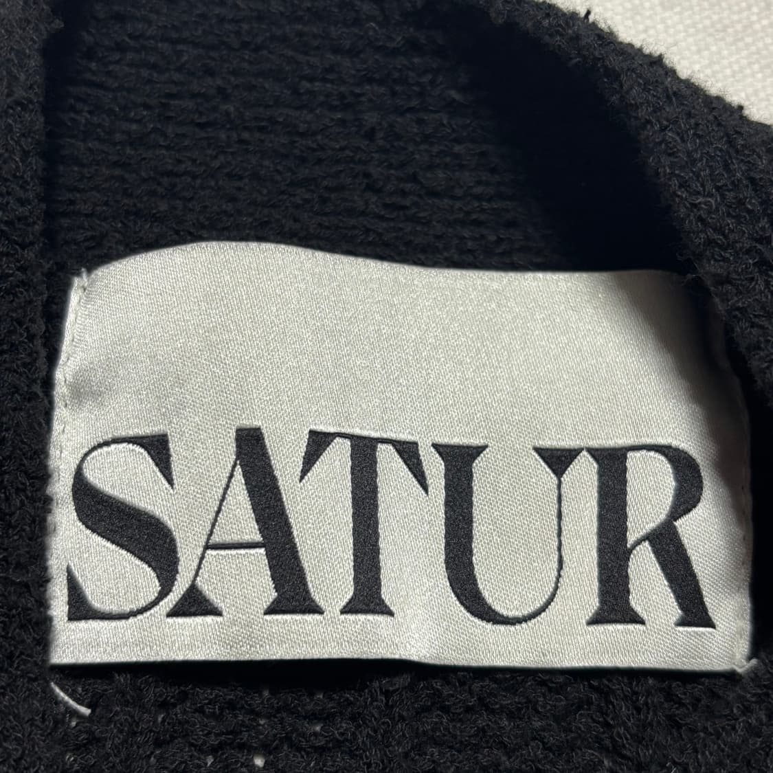 L 세터 파로 오버 사이즈 부클 블랙 가디건 상품이미지4