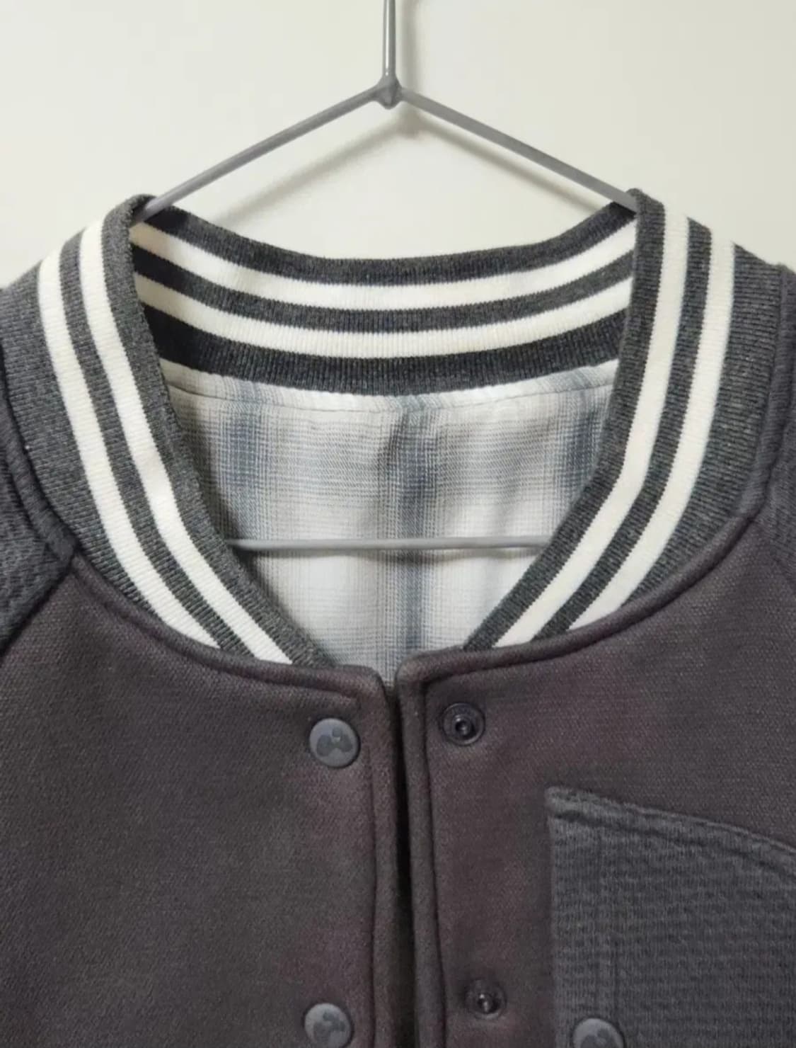 허그유어스킨 바시티자켓 챠콜 상품이미지8