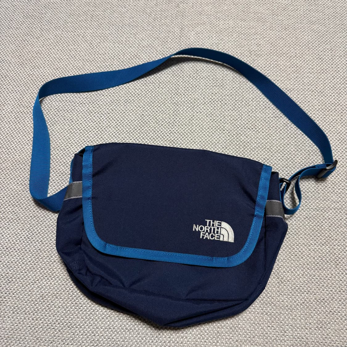 노스페이스 네이비 미니 크로스백 상품이미지1