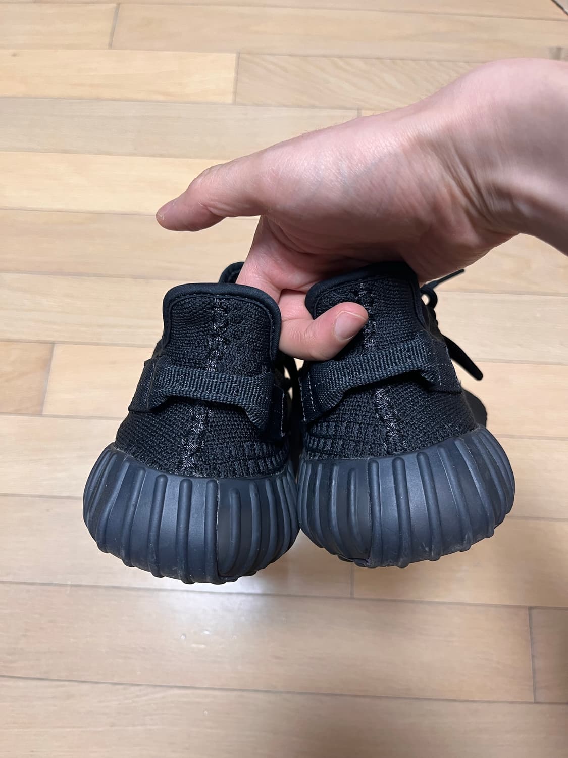 이지부스트 350 v2 오닉스 상품이미지6