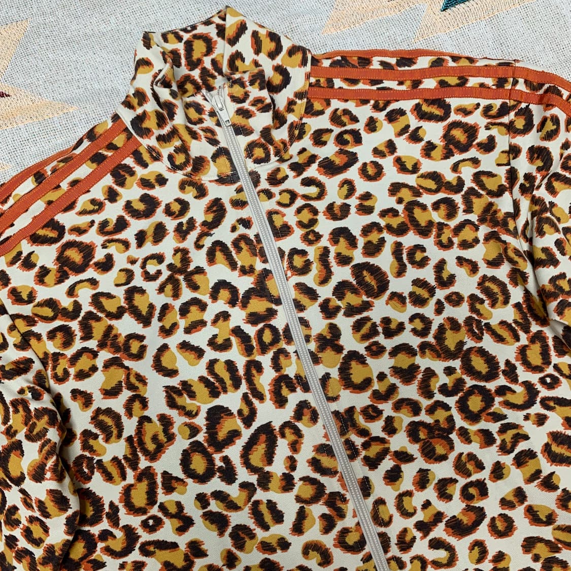 아디다스 x 제레미스캇 레오파드 어택데미지 트랙탑 상품이미지1