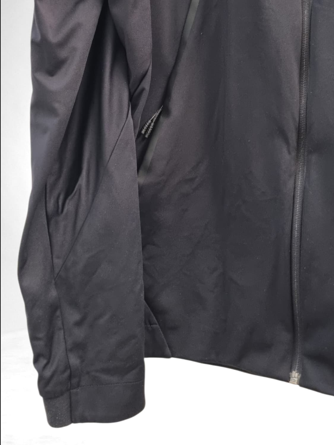 데상트 인텐스 트레이닝 후드자켓 95 상품이미지5