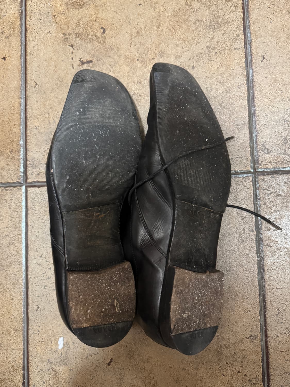 프라다 브러쉬드 모양 더비 상품이미지2