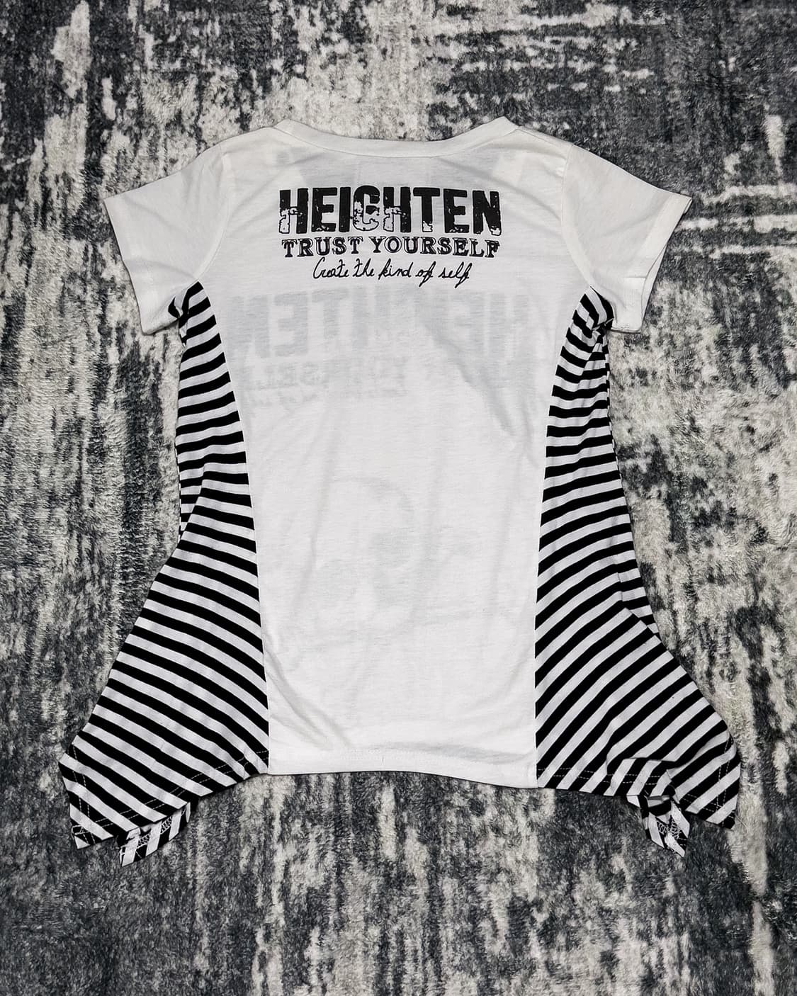 {RICH OR DIE} Skul Stripe Asymmetric Top 상품이미지4