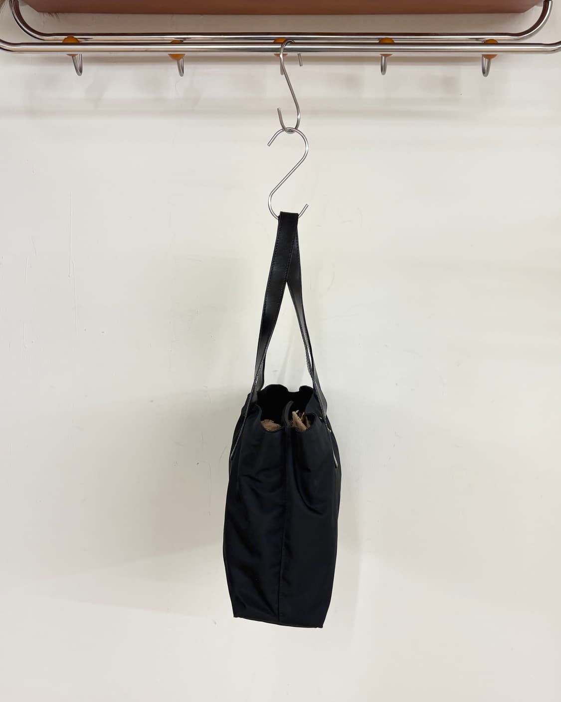 프라다 블랙 테수토 트라이앵글 숄더백 상품이미지4