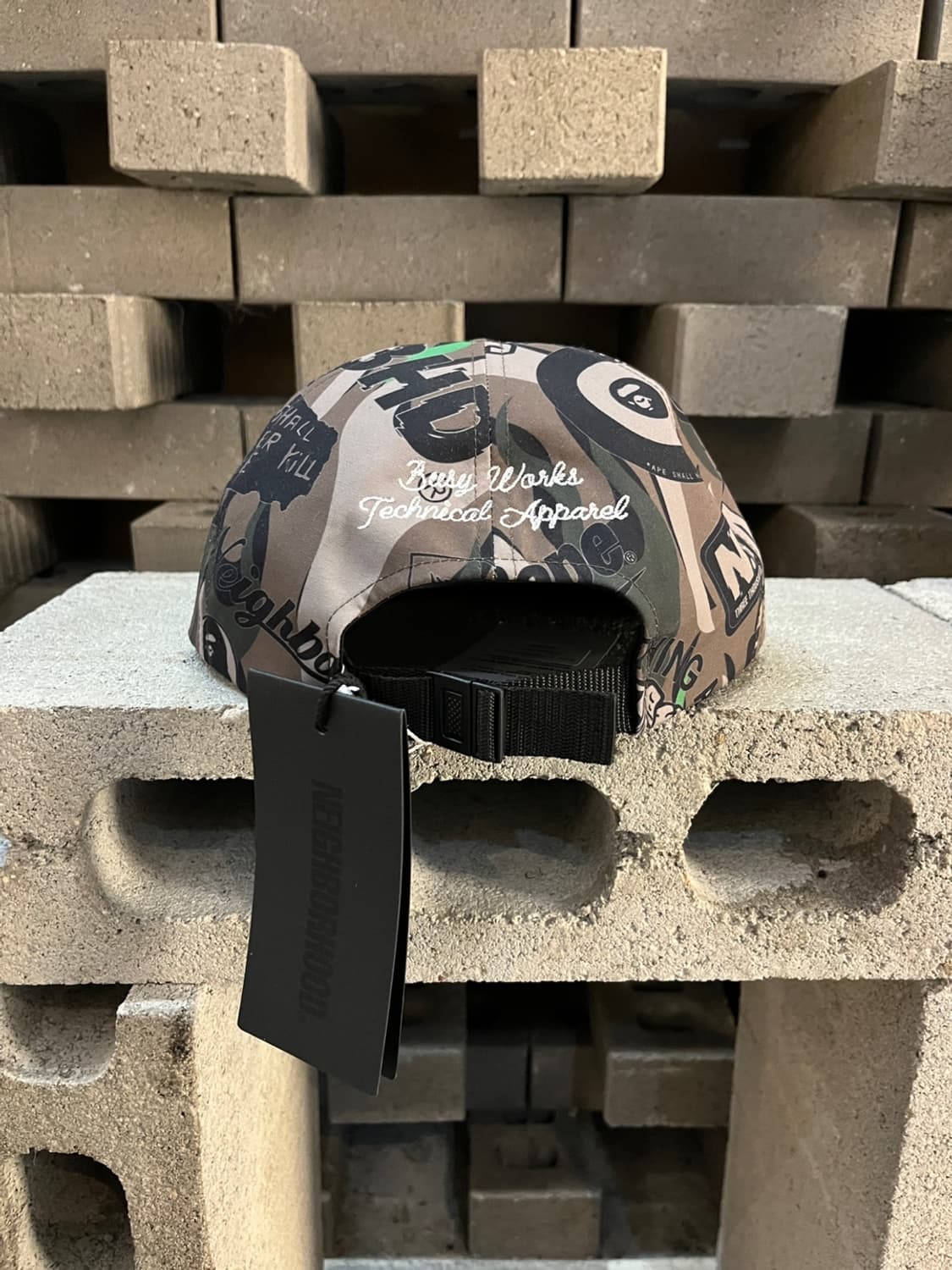 베이프 x 네이버후드 그래픽 스냅백 캡 상품이미지5