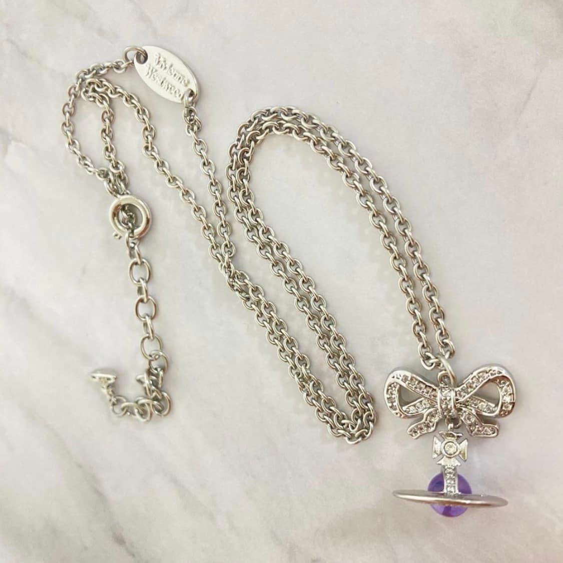 비비안웨스트우드 퍼플 크리스탈 리본 3d orb 팬던트 목걸이 상품이미지2