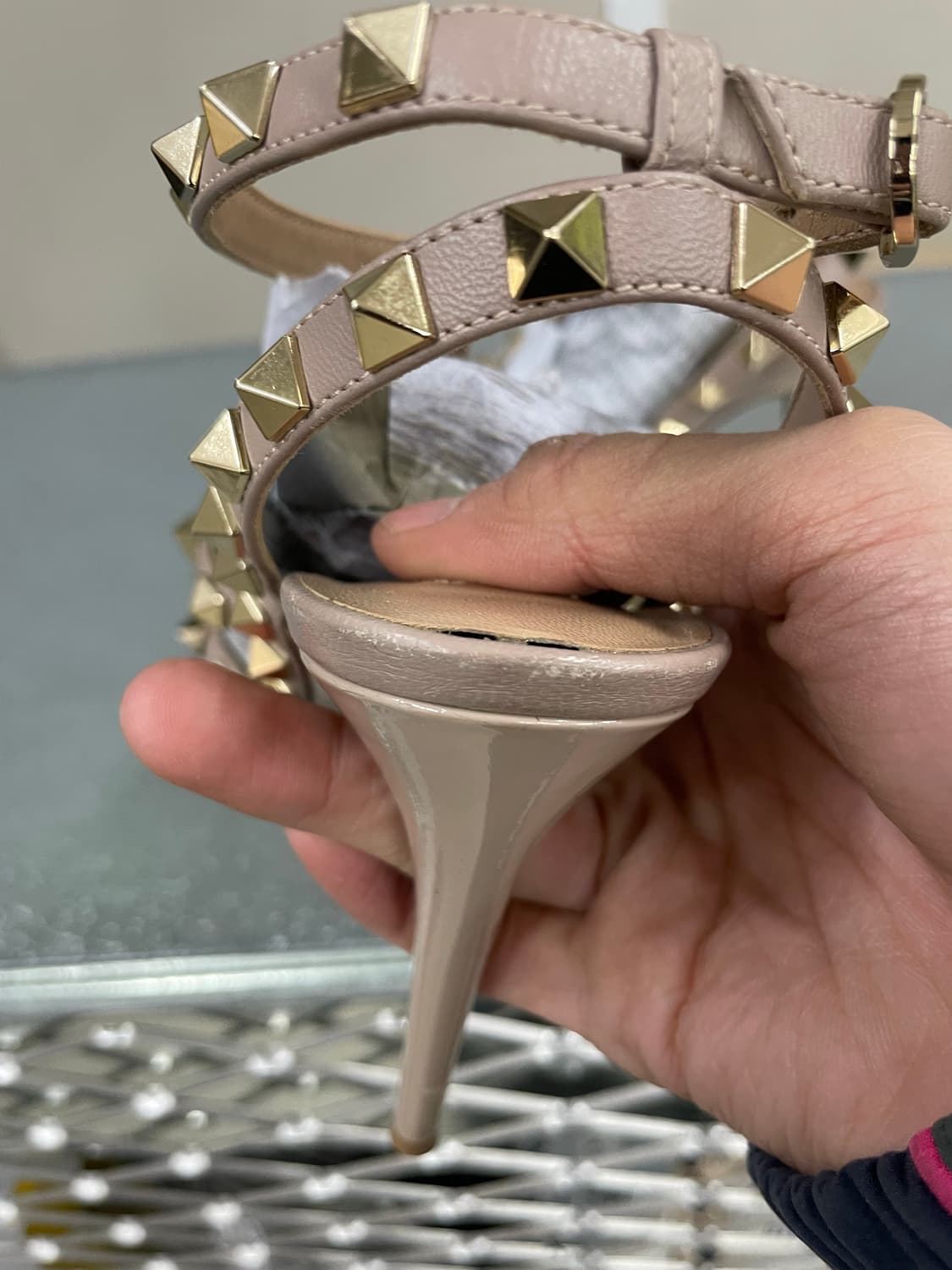 발렌티노 락스터드 슬링백 37 상품이미지7