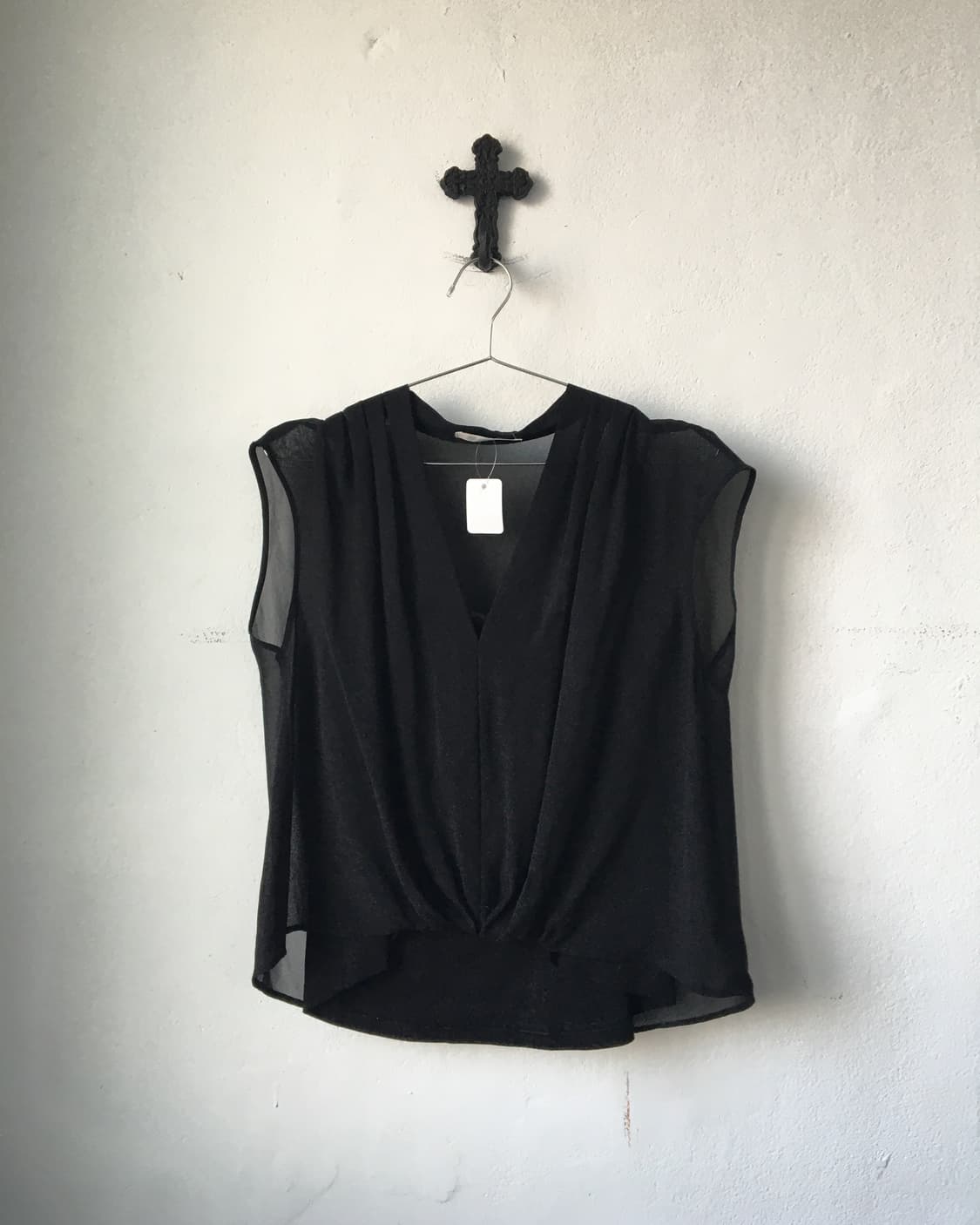Drape point sleeveless 상품이미지1