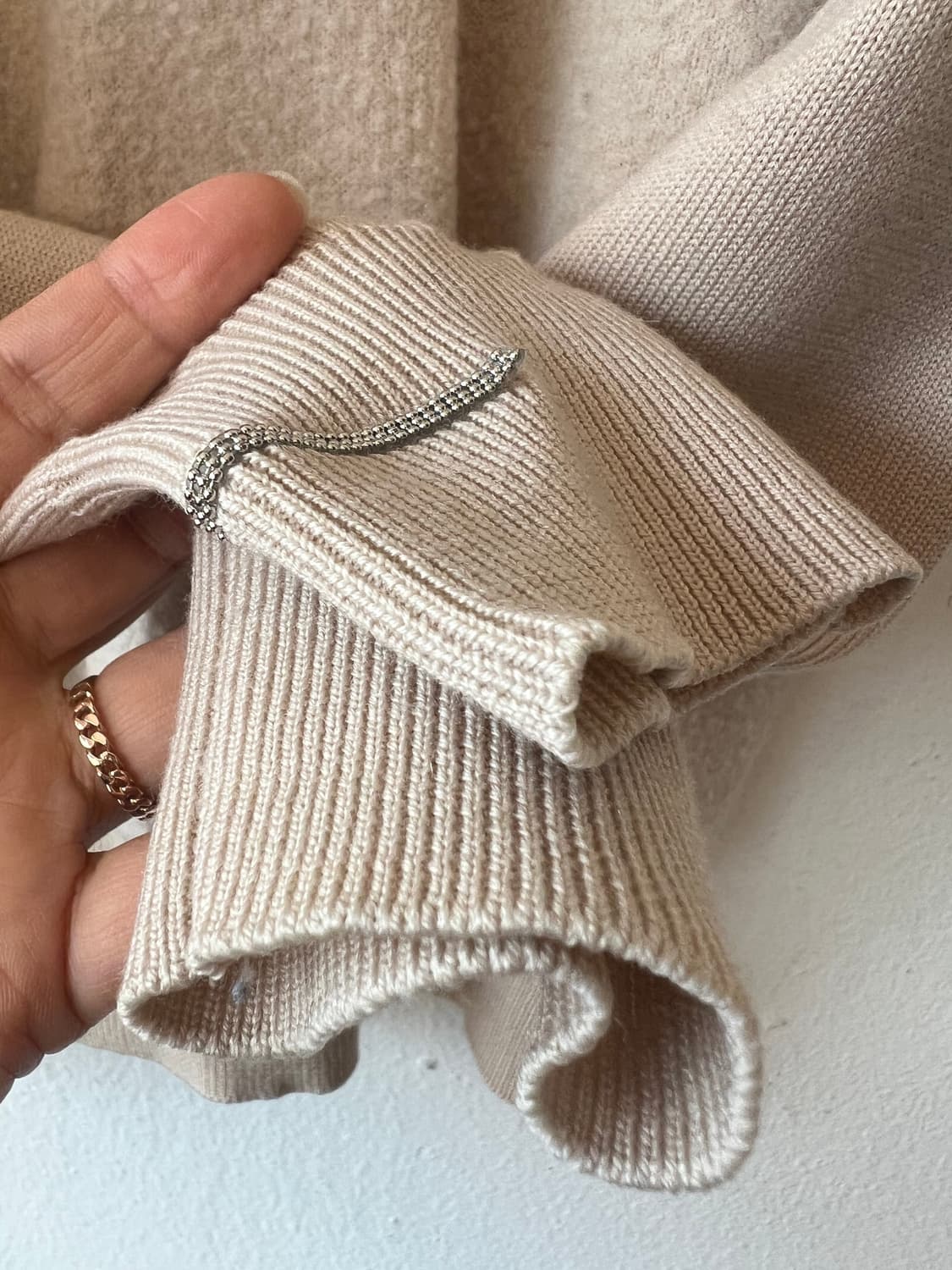 페세리코 여성 라이트베이지 울캐시미어니트 라운드니트 상품이미지4