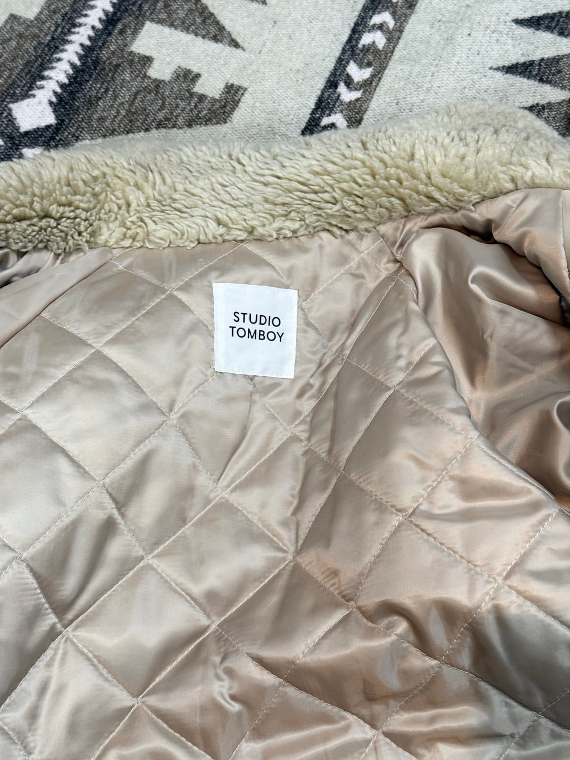 스튜디오 톰보이 누빔 시어링 퍼 자켓 상품이미지10