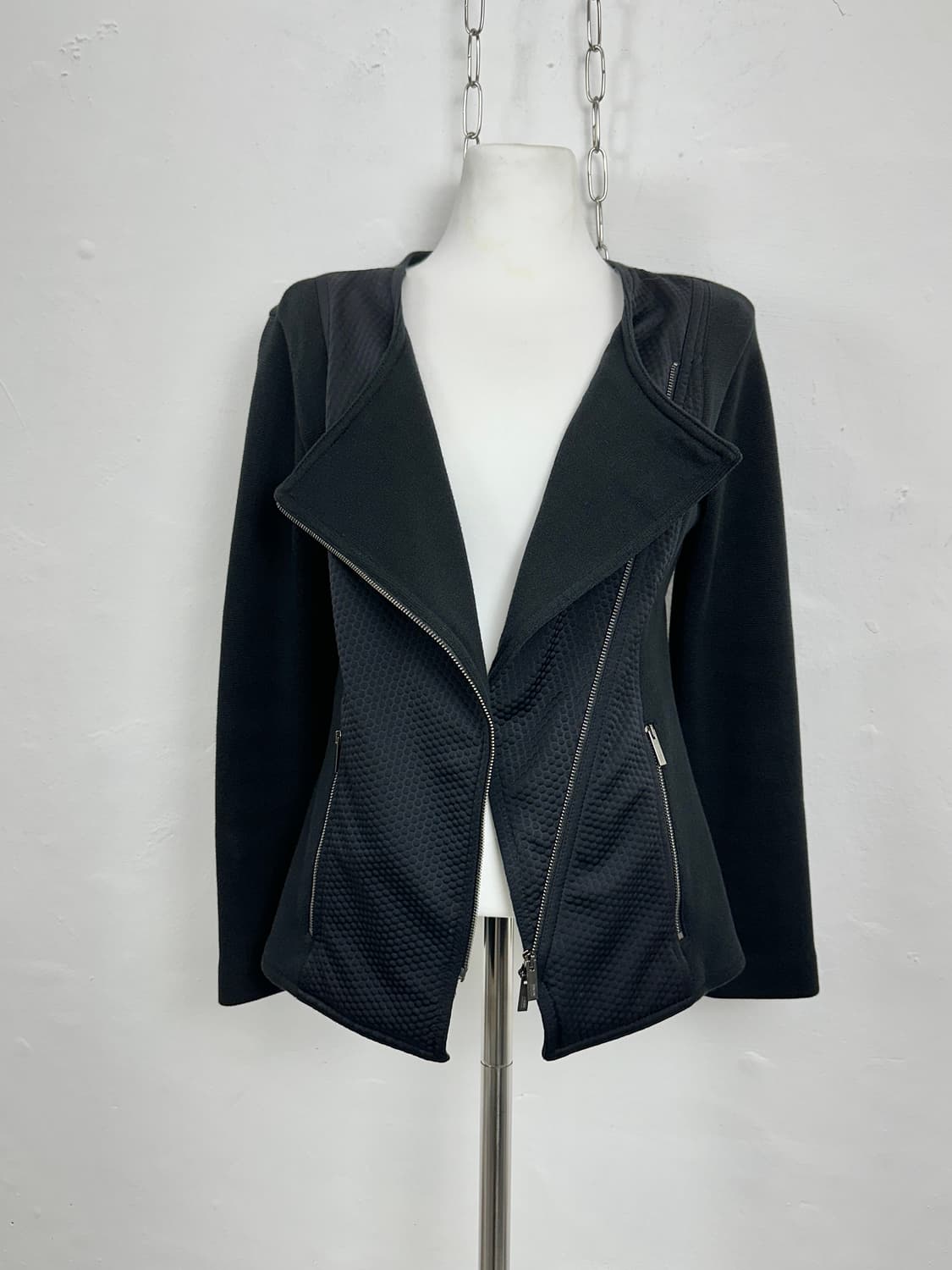 Armani Collezioni Asymmetric Embossed 2- 상품이미지1