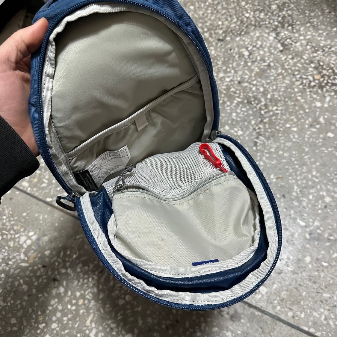 오스프리 데이라이트 슬링백  상품이미지3