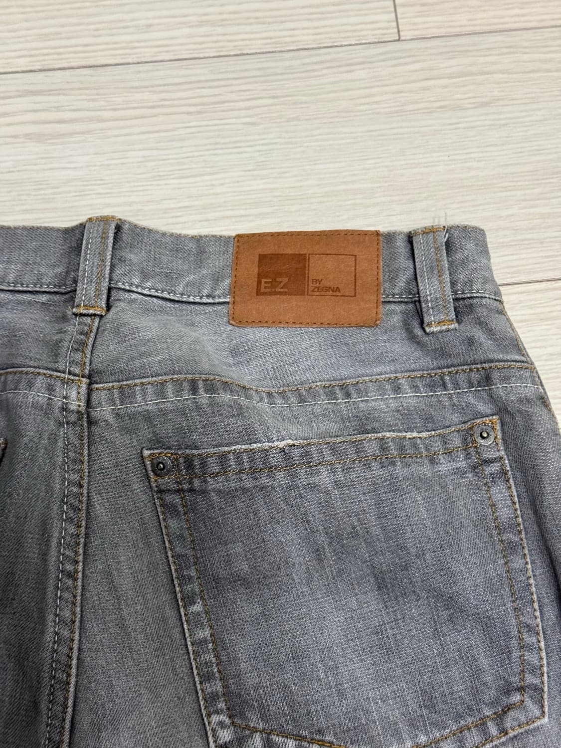 [30] 에르메네질도 제냐 그레이워싱 부츠컷 데님 팬츠 상품이미지4