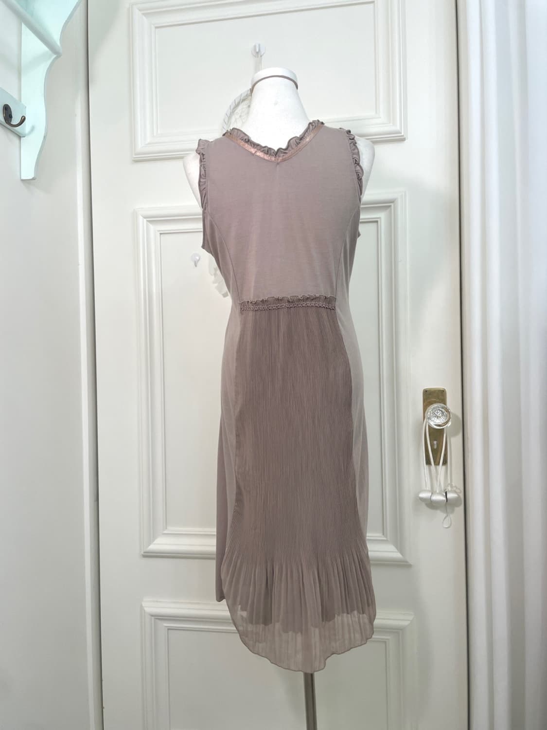 dark beige cotton pleats v-neck summer o 상품이미지3