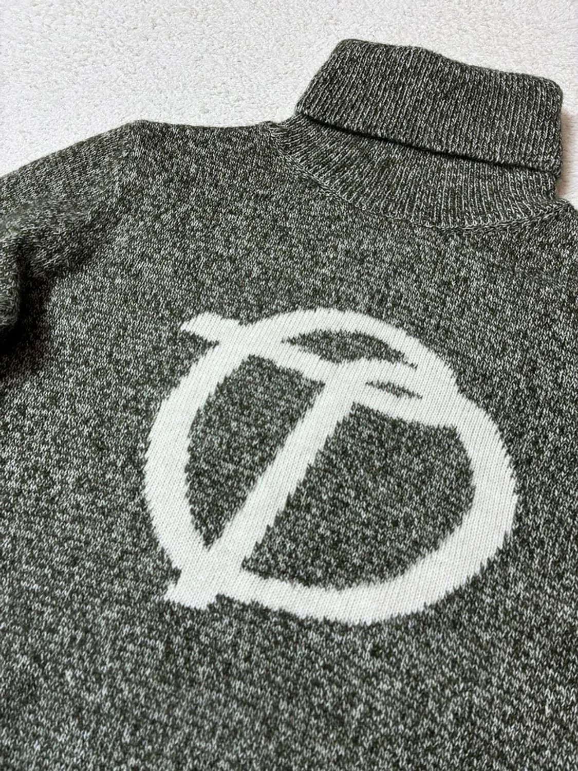 더오픈프로젝트 21FW 심볼 키드 모헤어 터틀넥 스웨터 PN7872 상품이미지4