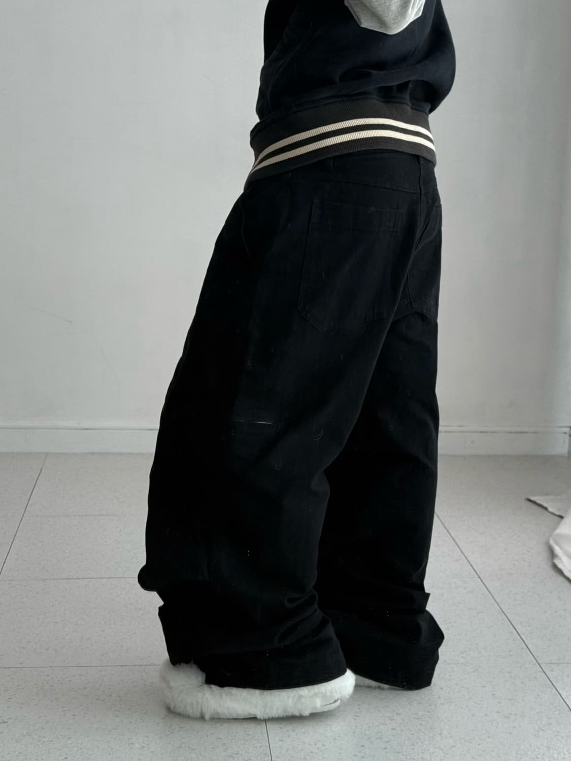 인사일런스 블랙 핀턱 팬츠 상품이미지3