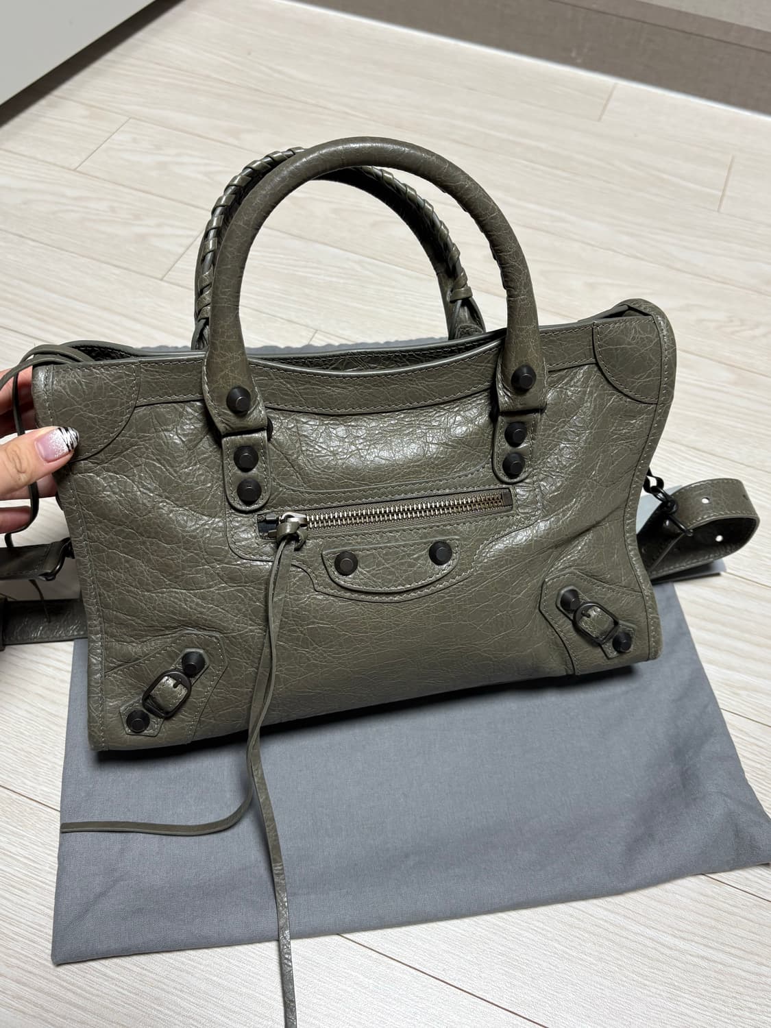 발렌시아가 르시티 스몰 아미 그린 상품이미지2