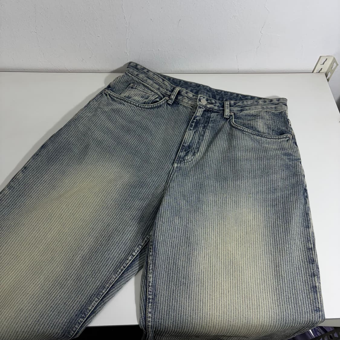 32 L 벨리에 루즈일자핏 스트라이프 녹워싱 데님팬츠 상품이미지1