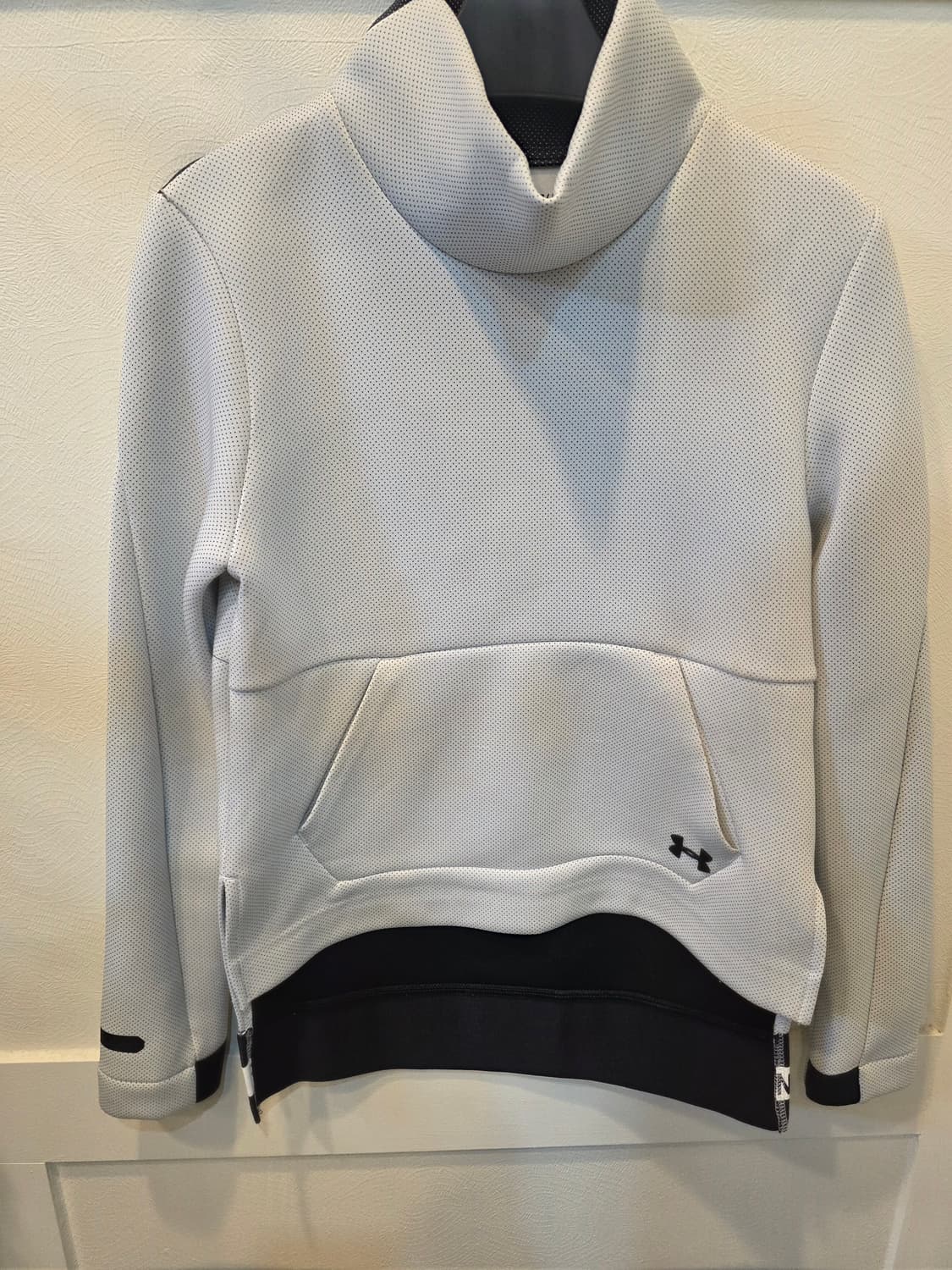 언더아머 흰색 XS 여성 폴라 맨투맨티셔츠 상품이미지2