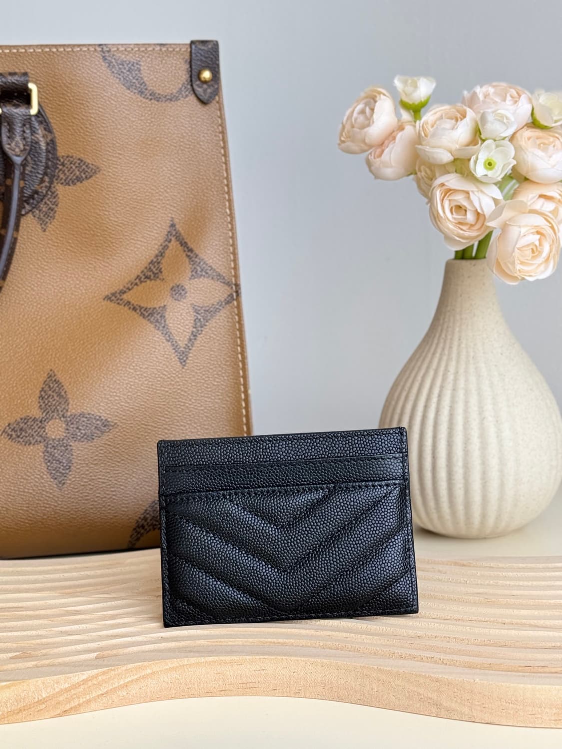 생로랑 그랑 드 뿌드르 텍스쳐드 마틀라세 레더 카산드라 마틀라세 카드 케 상품이미지2