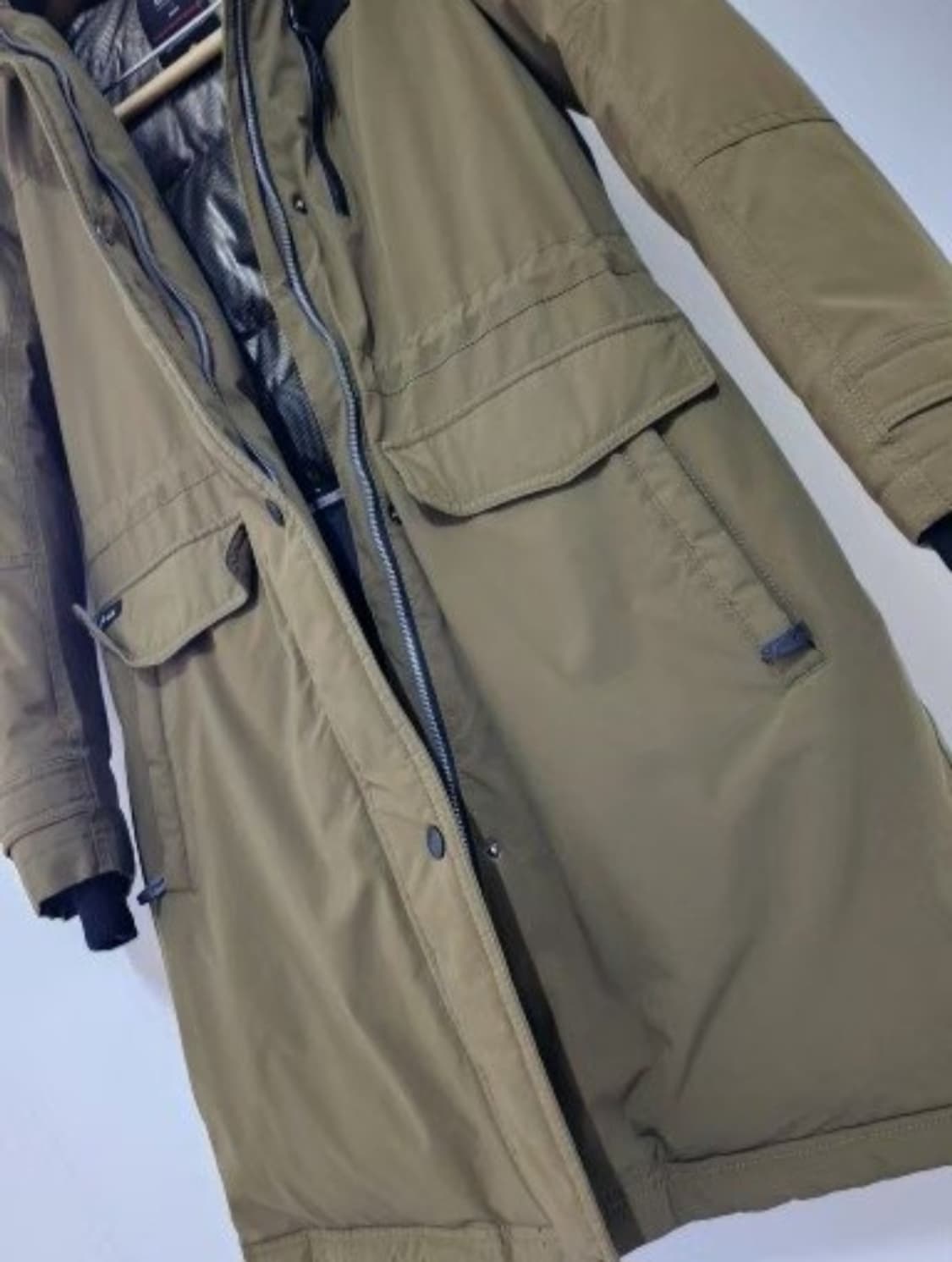 알피나 베어트랙 천연여우털  거위솜털90% 카키색 패딩 90 상품이미지3