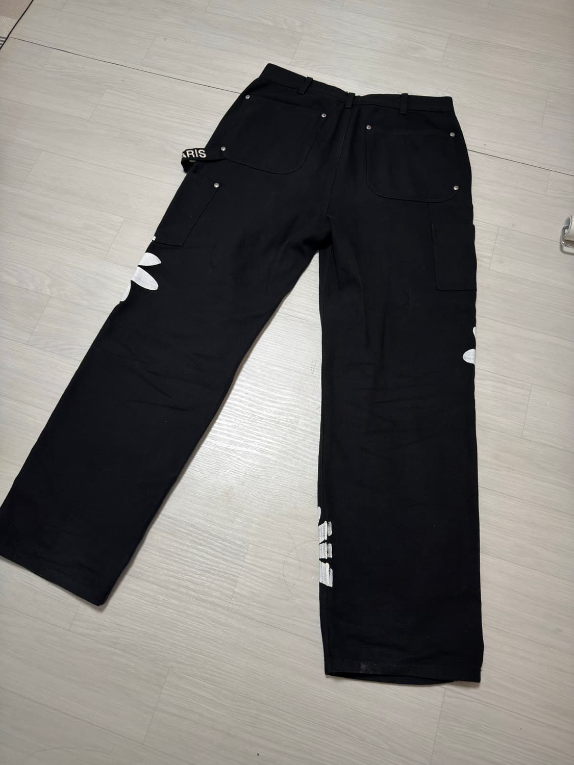 더뮤지엄비지터 페인티드 플라워 팬츠 상품이미지3