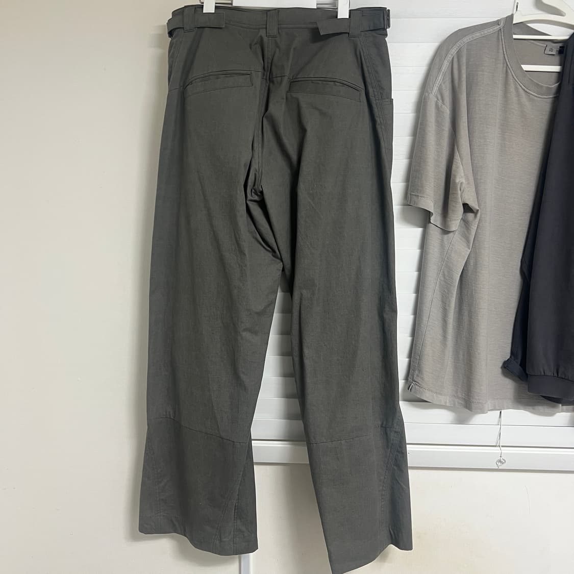 3) 고낙 스켈레톤 팬츠 더스티 올리브 상품이미지2